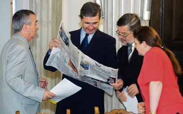 Jak donosi „Rzeczpospolita”… Maj 2003 roku. Członkowie sejmowej komisji śledczej badającej sprawę Ry