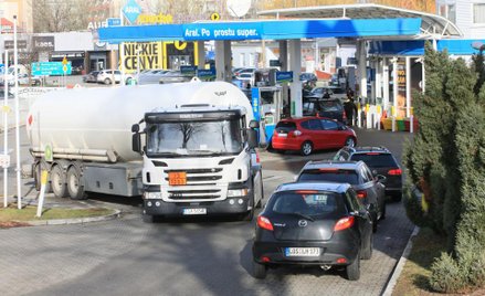 Paliwa potaniały, ale mogą znów zdrożeć