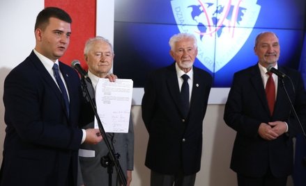1 sierpnia: MON nie dopisze Władysława Bartoszewskiego do apelu pamięci