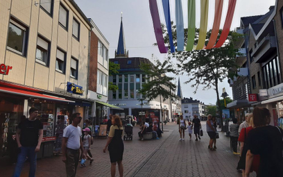 Centrum Gütersloh, 100-tysięczego miasta w Nadrenii Północnej-Westfalii, którego nazwę pół świata po
