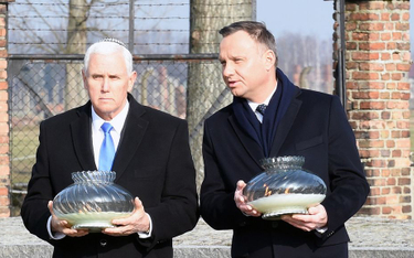 Wiceprezydent USA Mike Pence i prezydent Polski Andrzej Duda w Oświęcimiu