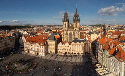 Choinka stanie na Rynku Staromiejskim w Pradze.