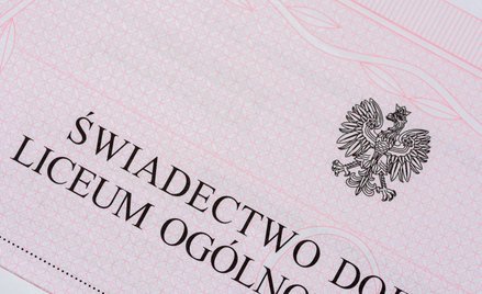 Odbiór świadectw ukończenia liceum lub technikum przez tegorocznych absolwentów