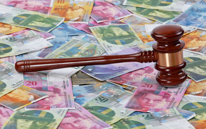 Spory frankowiczów z bankami rozstrzygali sędziowie, którzy sami mają kredyty we frankach