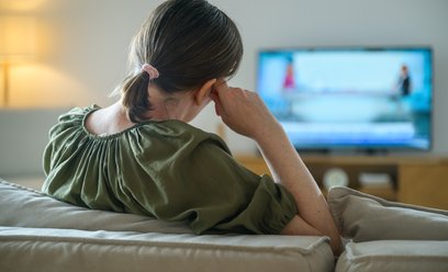 Naukowcy przyjrzeli się wpływowi oglądania telewizji na mózg