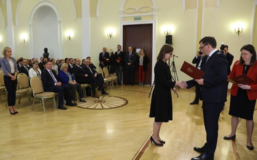 Minister sprawiedliwości i prokurator generalny Zbigniew Ziobro (2P) podczas uroczystości wręczenia 
