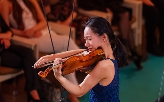 Junzhi Li