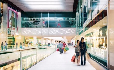 Centra handlowe zostały otwarte po kilkutygodniowej przerwie na początku maja. Przyciągają mniej kli