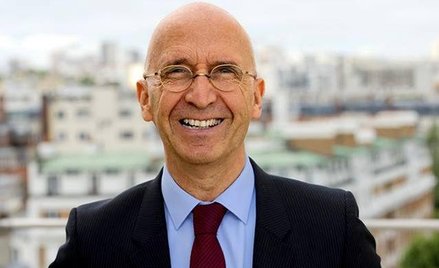 Philippe Gustin, wysoki rangą urzędnik z partii Republikanie Nicolasa Sarkozy’ego. Doradca szefowej 