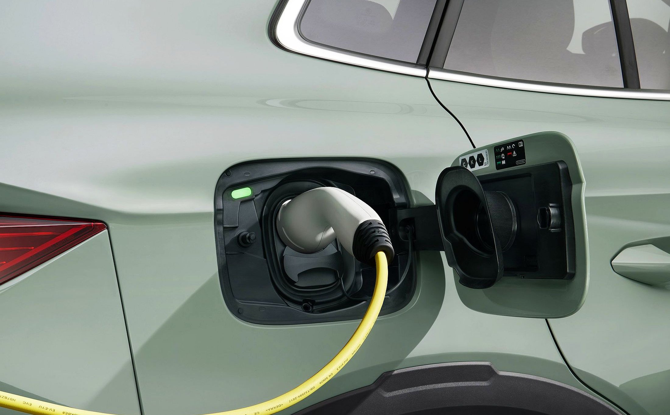 Elektromobilność na świecie i w Europie. Polska wśród państw o najniższym udziale EV