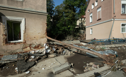 Sprzątanie po powodzi w miejscowości Lądek-Zdrój