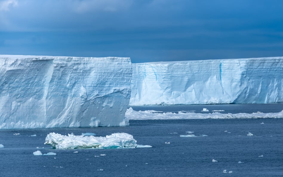 Antarktyczny Prąd Okołobiegunowy jest najsilniejszym prądem oceanicznym na świecie i ma ogromny wpły