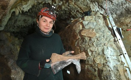 Kierownik badań archeologicznych w Jaskini Raj Małgorzata Kot z Wydziału Archeologii Uniwersytetu Wa