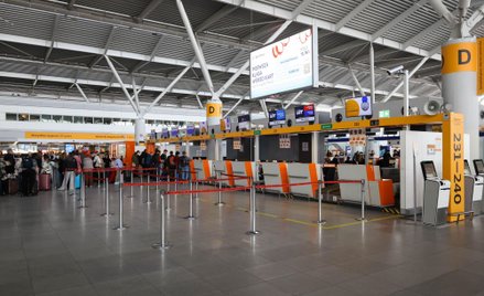 W czerwcu z usług Lotniska Chopina skorzystało prawie 2,5 miliona pasażerów. Aż czterokrotnie, w każ