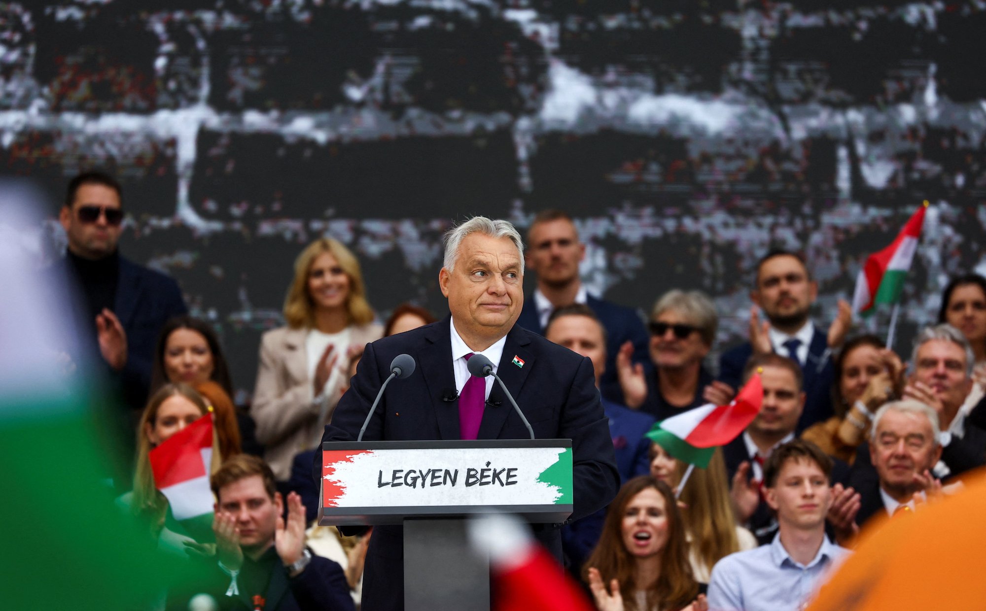 Orbán jeszcze nie przegrał. Choć w sondażach traci