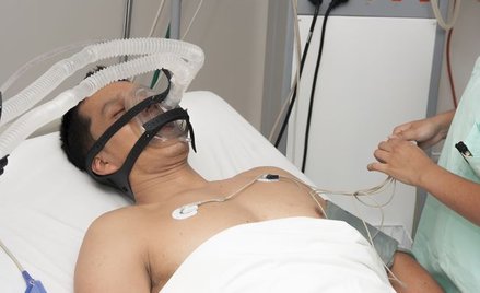 Więcej pieniędzy za pacjentów na respiratorze