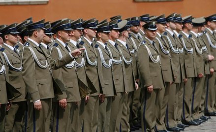 BOR bez płaszcza, ale ze spinką