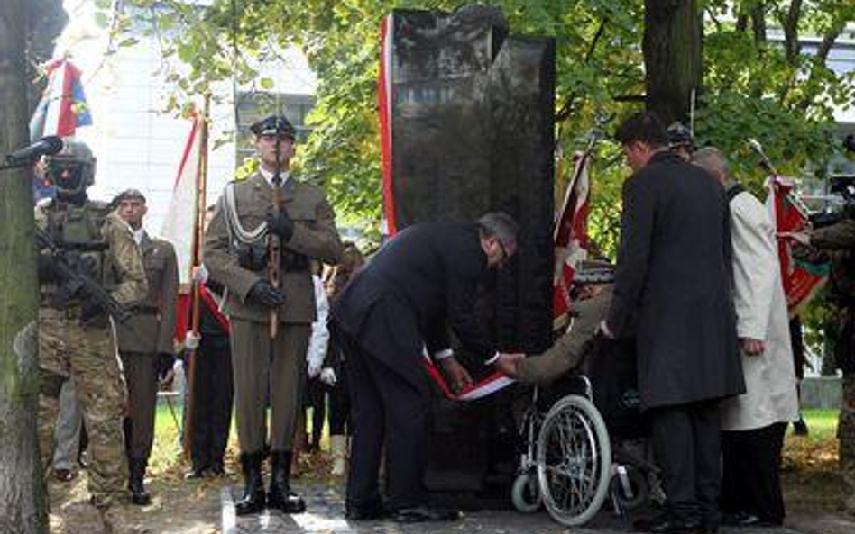 Uroczystości przy pomniku Cichociemnych