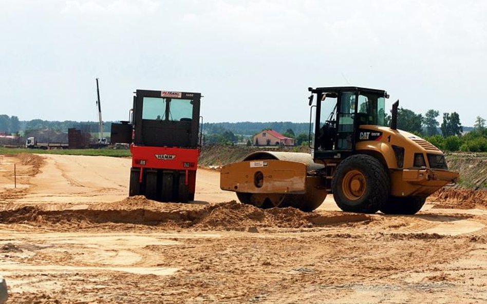 Dla wykonawców zejście z placu budowy autostrady może być sposobem na wynegocjowanie podwyżek cen.