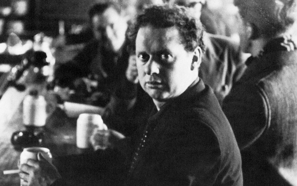 Dylan Thomas w nowojorskiej White Horse Tavern. Rok przed śmiercią.