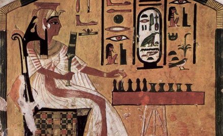 Królowa Nefertari gra w senet