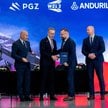Od lewej: wiceprezes PGZ S.A. Piotr Zawieja, prezes PGZ S.A. Adam Leszkiewicz, wiceprezes, dyrektor 