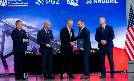 Od lewej: wiceprezes PGZ S.A. Piotr Zawieja, prezes PGZ S.A. Adam Leszkiewicz, wiceprezes, dyrektor 