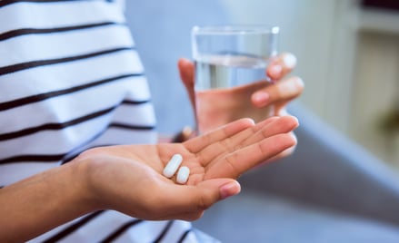 Polscy konsumenci po leki coraz częściej idą do internetu