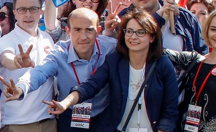 Borys Budka i Kamila Gasiuk-Pihowicz na marszu "Jesteśmy i będziemy w Europie" w maju 2016 roku. Twó