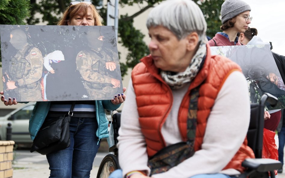 Działaczka humanitarna i europosłanka Janina Ochojska podczas konferencji prasowej w Warszawie dotyc