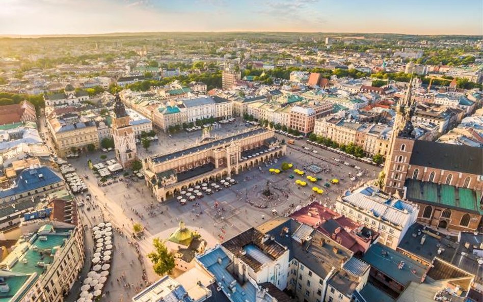 ?Kraków, żeby walczyć z reklamowym zaśmiecaniem Starego Miasta, utworzył tam park kulturowy