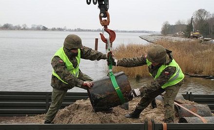 Bomby z II wojny światowej wydobyte koło Szczecina. Zagrażały statkom
