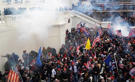 Emocje, które pojawiły się w społeczeństwie po 2008 roku, podburzają wyborców do odrzucenia politycz