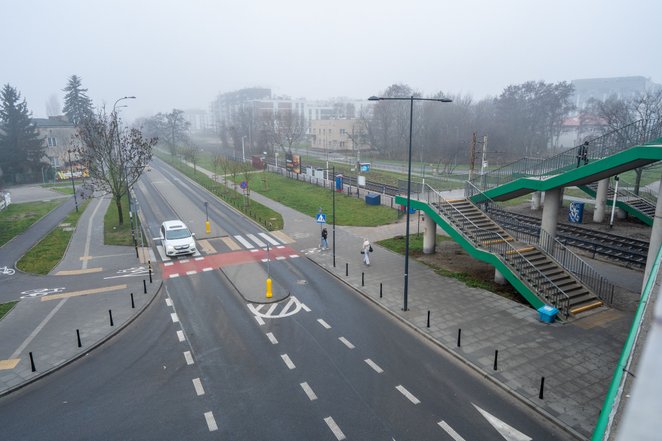 Rewitalizacja przystanku została połączona w jedno zadanie z budową bezpiecznego przejścia naziemneg