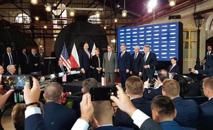Przy podpisaniu umowy pomiędzy PGNiG i Cheniere obecni byli m.in. amerykański sekretarz ds. energii 