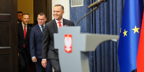 Wiemy, jak Polacy oceniają korzystanie przez Karola Nawrockiego z prawa weta