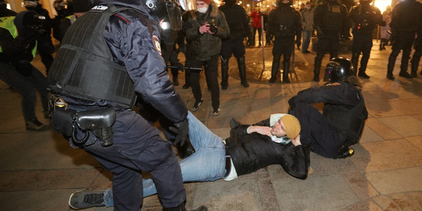 Antywojenne protesty w Rosji. Ponad 4300 zatrzymanych w niedzielę