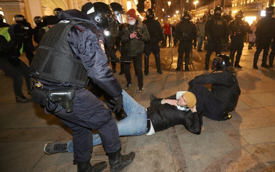 Antywojenne protesty w Rosji. Ponad 4300 zatrzymanych w niedzielę