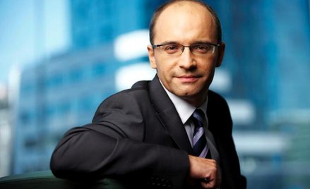 Łukasz Tarnawa jest absolwentem Szkoły Głównej Handlowej, Uniwersytetu w Derby i Uniwersytetu Staffo