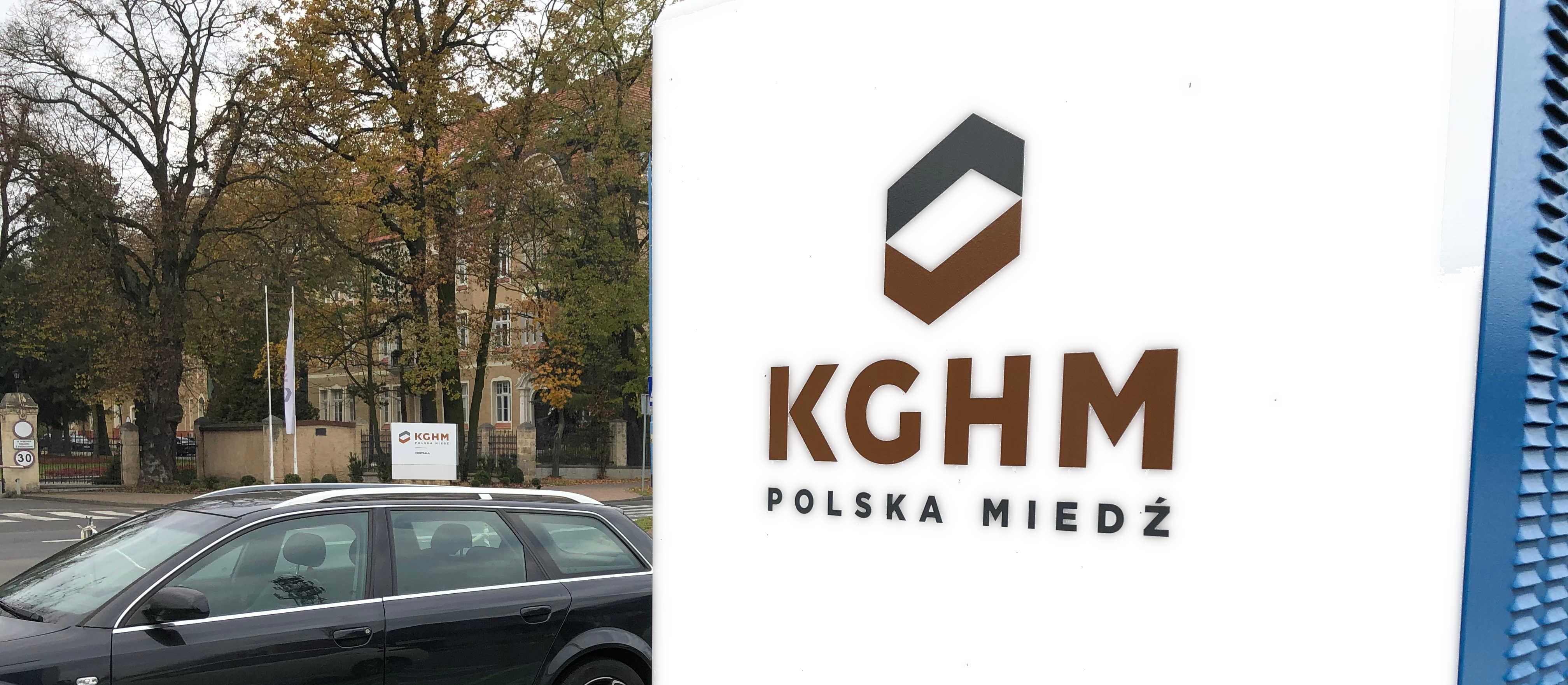 KGHM opiera się na średniej. Poziom 300 zł w grze?