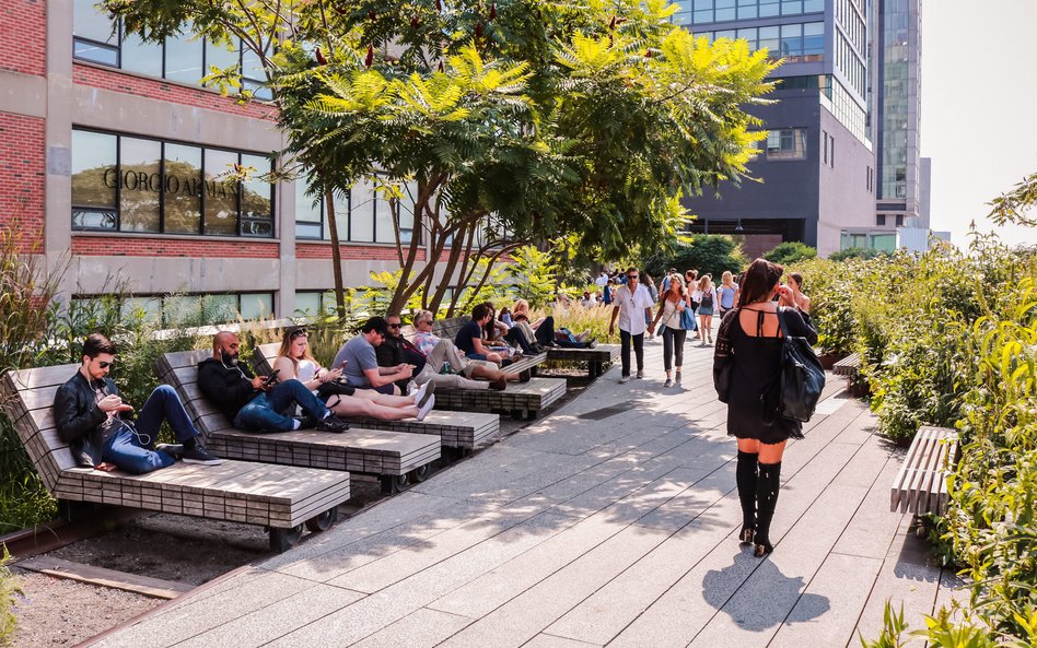 Przykładem dobrego i pożytecznego zagospodarowania dawnych terenów kolei jest m.in. nowojorski High 
