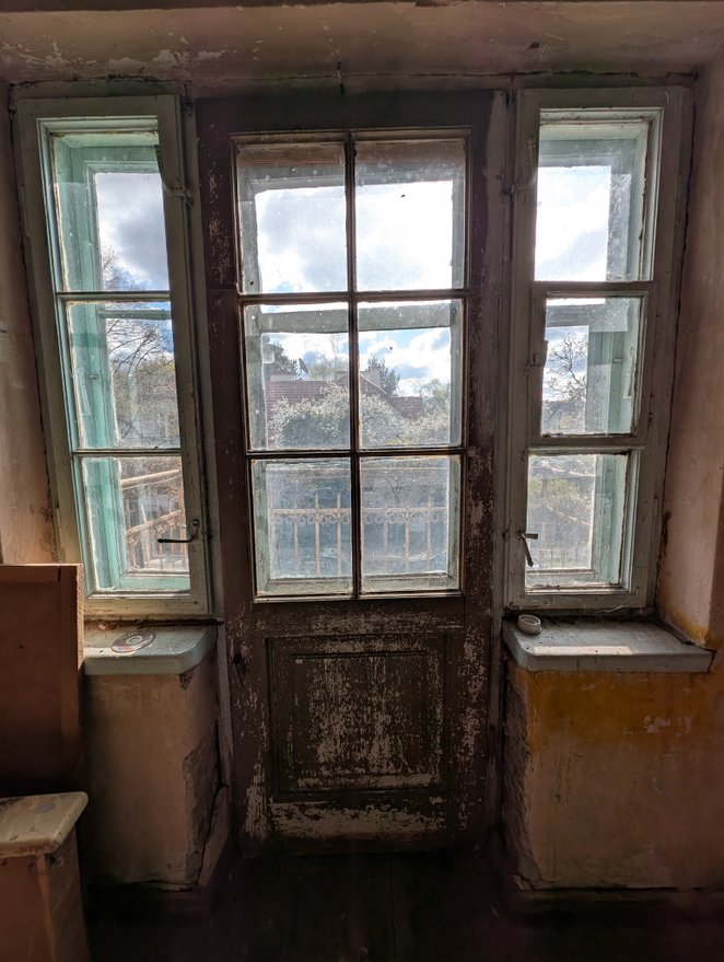 Obiekt był stopniowo modernizowany – m.in. po 2000 roku wymieniono część stolarki okiennej i drzwiow