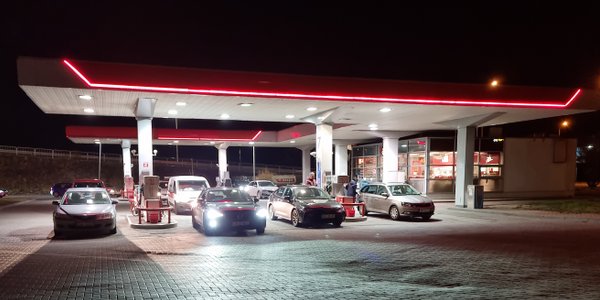 Nowe ceny paliw już obowiązują. Polacy szukają informacji w internecie