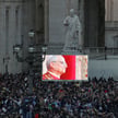 Tłum wita w Watykanie nowego papieża Leona XIV
