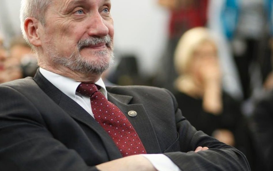 Zbrojeniowy pociąg UE ruszył. Polska zaspała