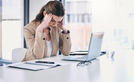 Specjalista podkreśla, że nie każdy, nawet bardzo silny ból głowy można określić jako migrenę.