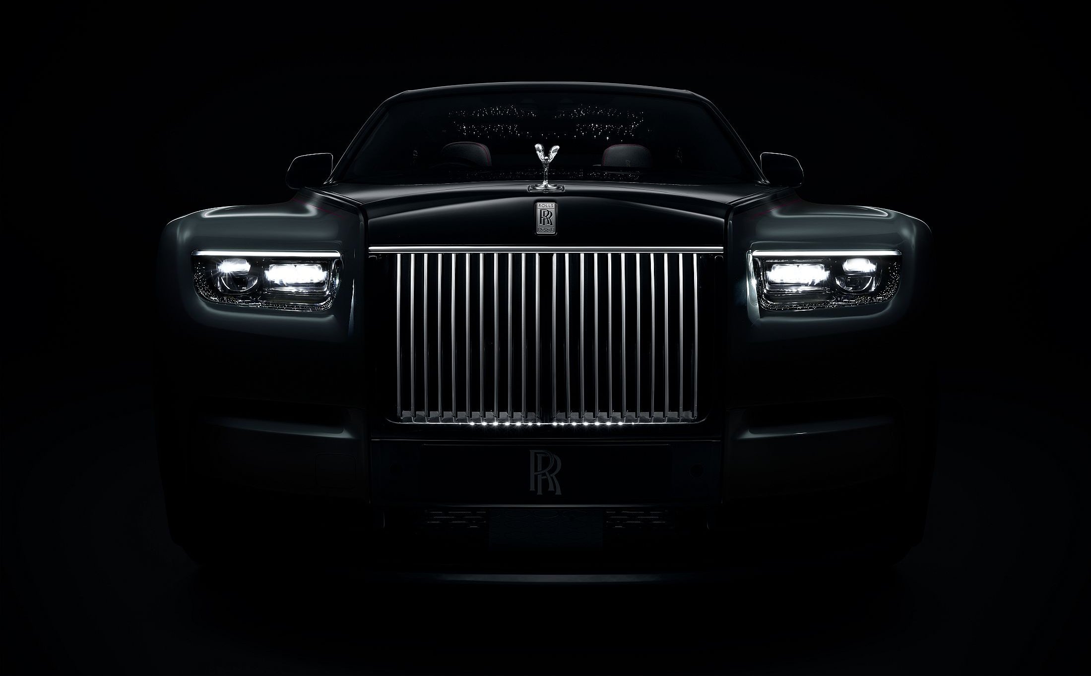 Szept luksusu unoszący się nad asfaltem. Rolls-Royce Phantom ma 100 lat