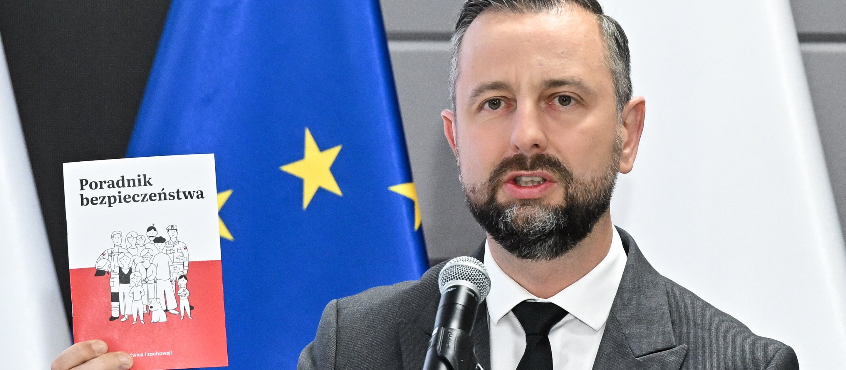 Rząd zamawia druk Poradnika Bezpieczeństwa. Ile za to zapłacimy i kiedy do nas dotrze?