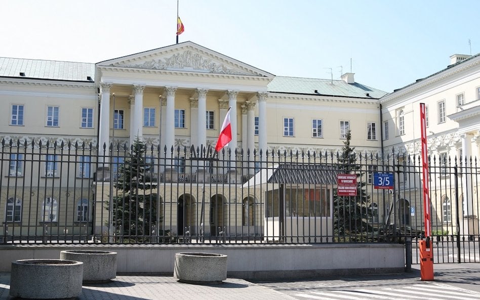 W Mazowieckim Urzędzie Wojewódzkim w Warszawie zatrudnionych jest 1,8 tys. pracowników, z czego pona