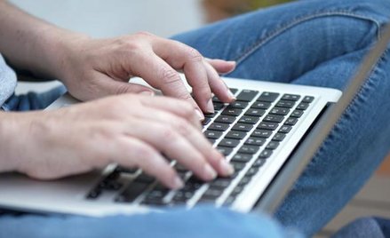 Coraz więcej Polaków w zasięgu szybkiego internetu fotolia